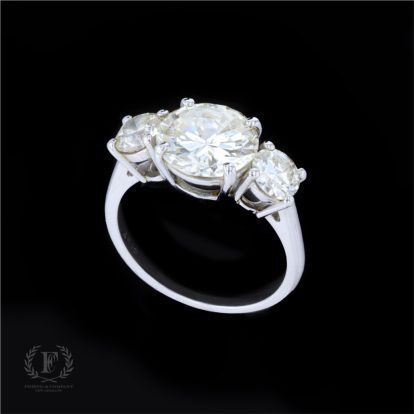 ANTIQUE PLATINUM THREE STONE ENGAGEMENT RING