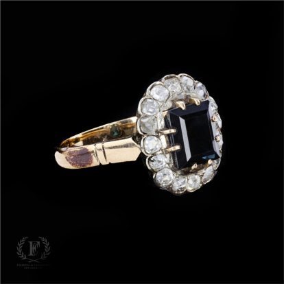 HEIRLOOM CHARM IN THIS YELLOW GOLD SAPPHIRE & DIAMOND RING