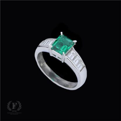 ESTATE PLATINUM EMERALD & DIAMOND RING